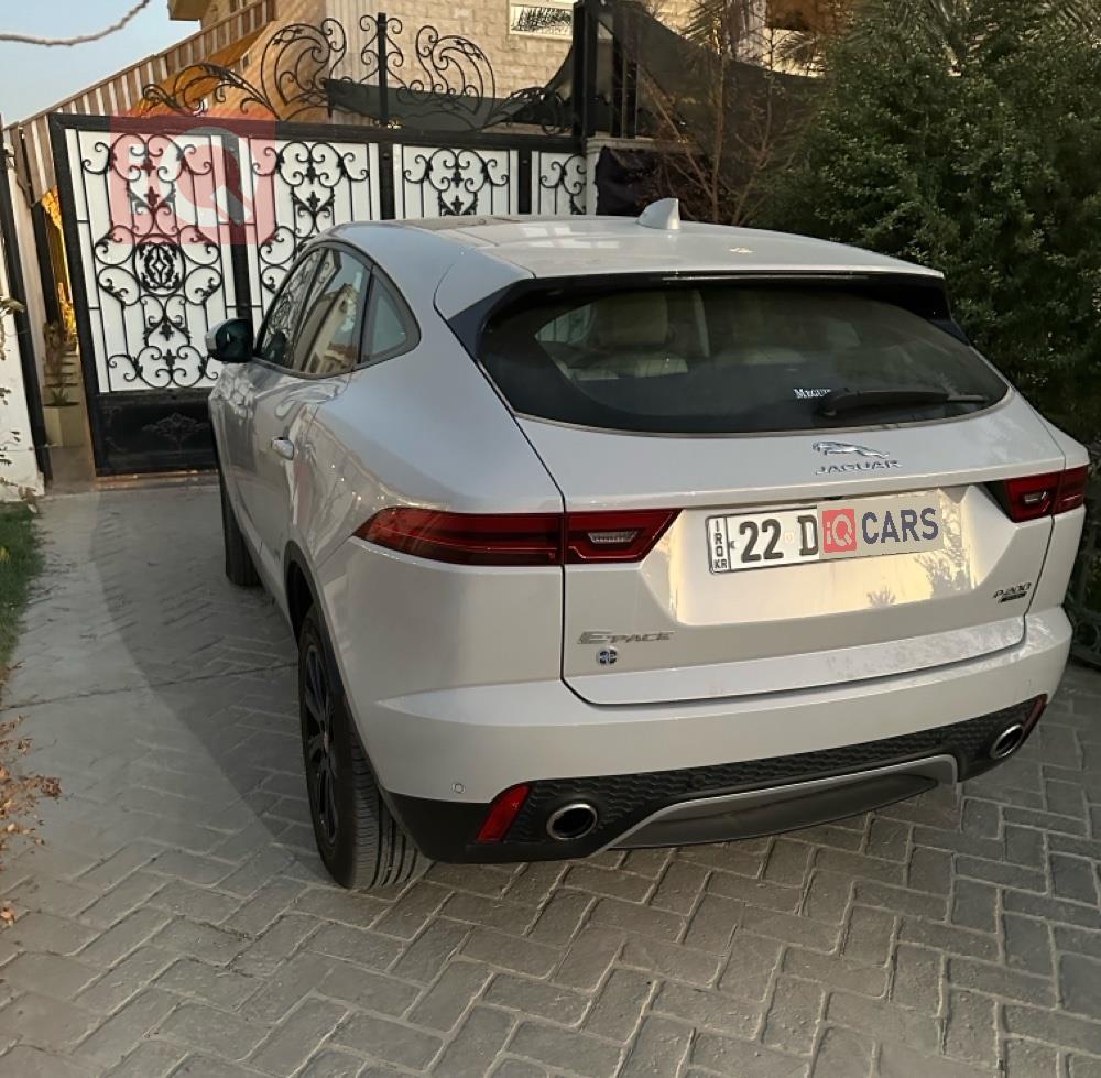 جاكوار إي- بيس